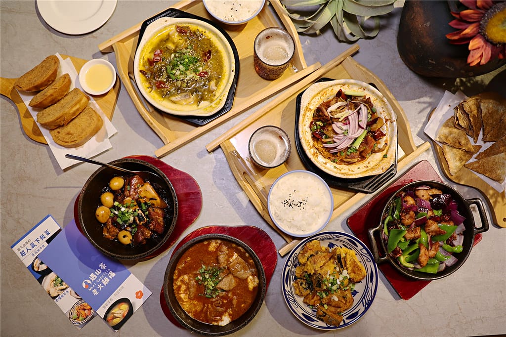 台南美食-遇山茶 老火雞湯 最道地的佰元川味砂鍋菜丨最下飯菜 台南美食-遇山茶 老火雞湯 最道地的佰元川味砂鍋菜丨最下飯菜