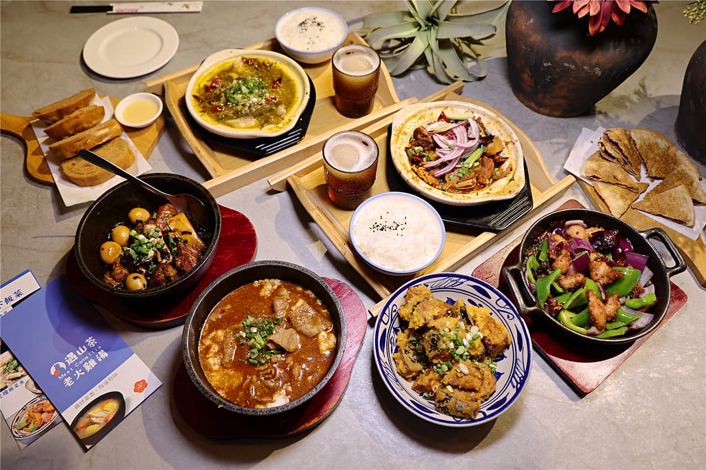 台南美食-遇山茶 老火雞湯 最道地的佰元川味砂鍋菜丨最下飯菜 台南美食-遇山茶 老火雞湯 最道地的佰元川味砂鍋菜丨最下飯菜