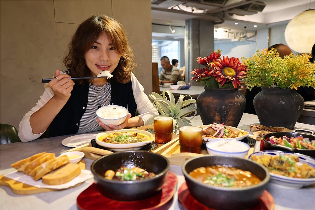 台南美食-遇山茶 老火雞湯 最道地的佰元川味砂鍋菜丨最下飯菜 台南美食-遇山茶 老火雞湯 最道地的佰元川味砂鍋菜丨最下飯菜