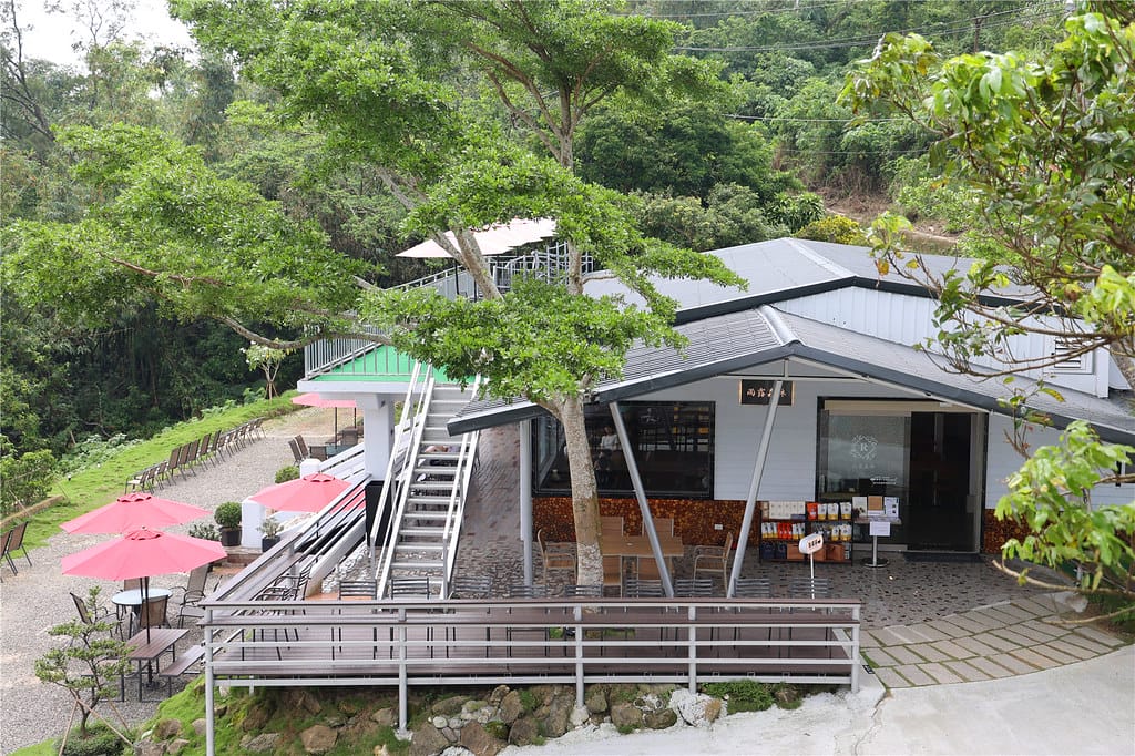台南美食-雨露森林景觀咖啡 隱身於山林之中的網美咖啡廳 台南美食-雨露森林景觀咖啡 隱身於山林之中的網美咖啡廳
