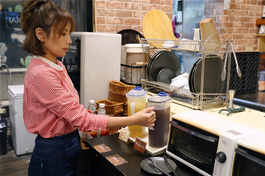 台南美食-三胡町 義式餐館 老宅裡的平價餐酒館丨學生家庭聚餐