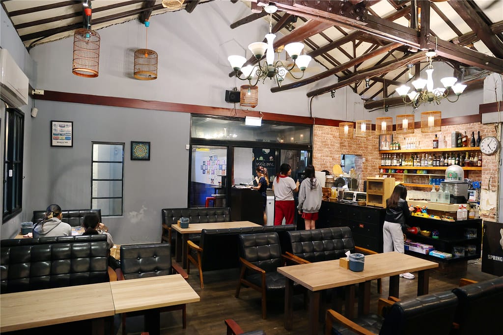 台南美食-三胡町 義式餐館 老宅裡的平價餐酒館丨學生家庭聚餐