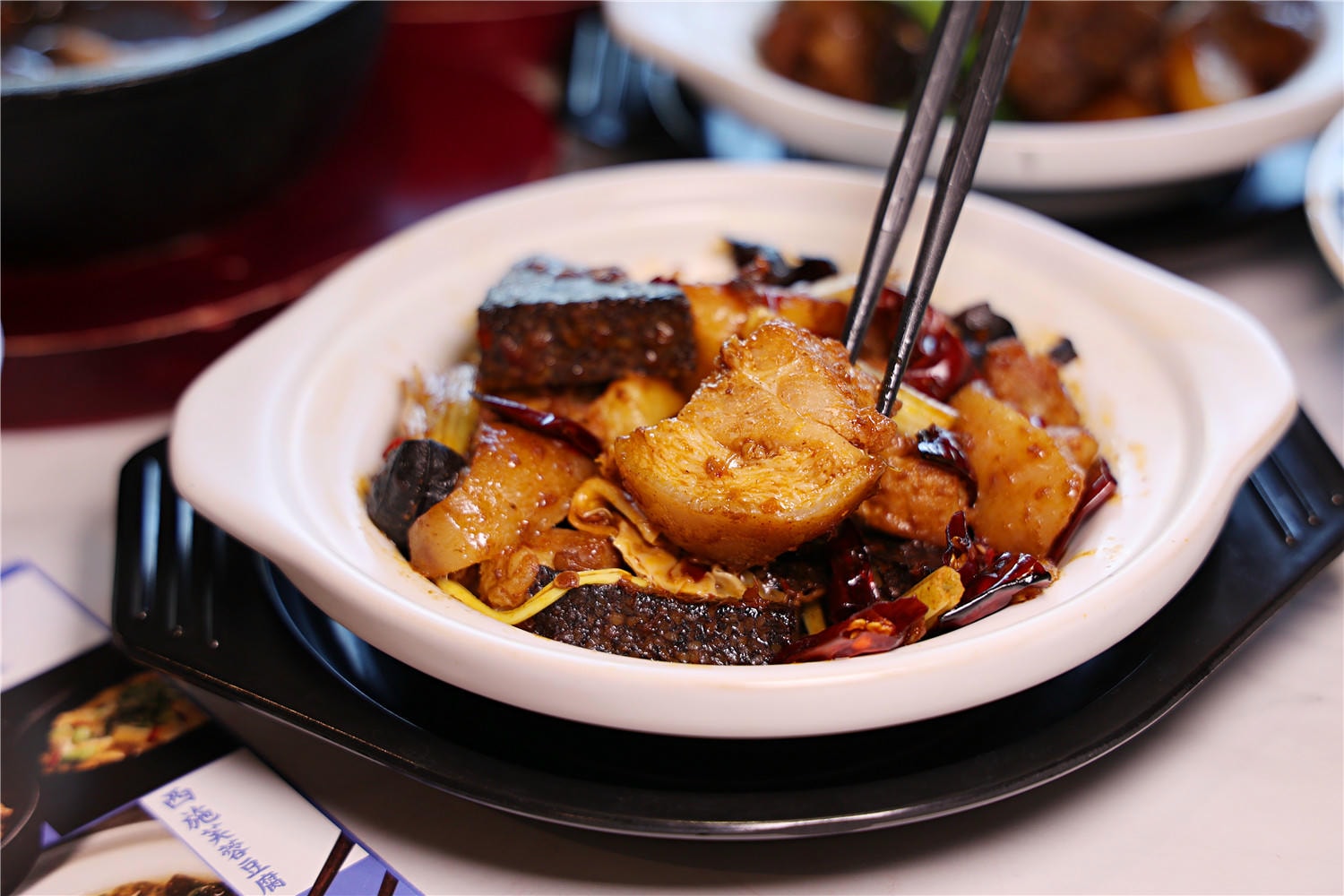 台南美食-遇山茶 老火雞湯(新市店) 最對味的佰元川菜丨平日還有套餐供應~