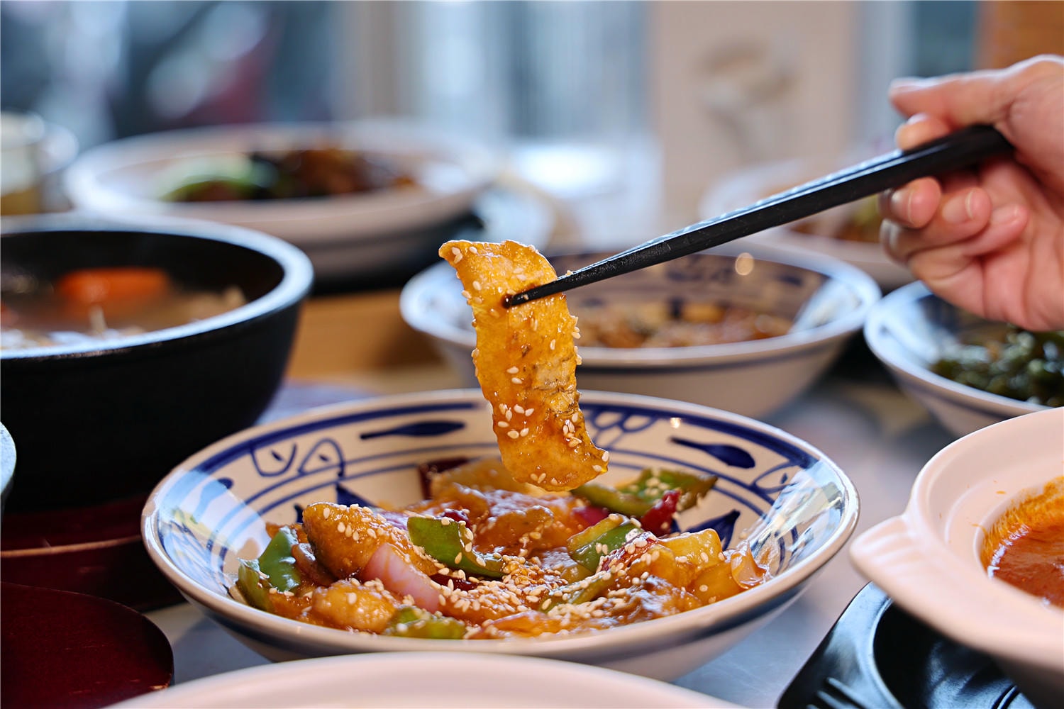 台南美食-遇山茶 老火雞湯(新市店) 最對味的佰元川菜丨平日還有套餐供應~