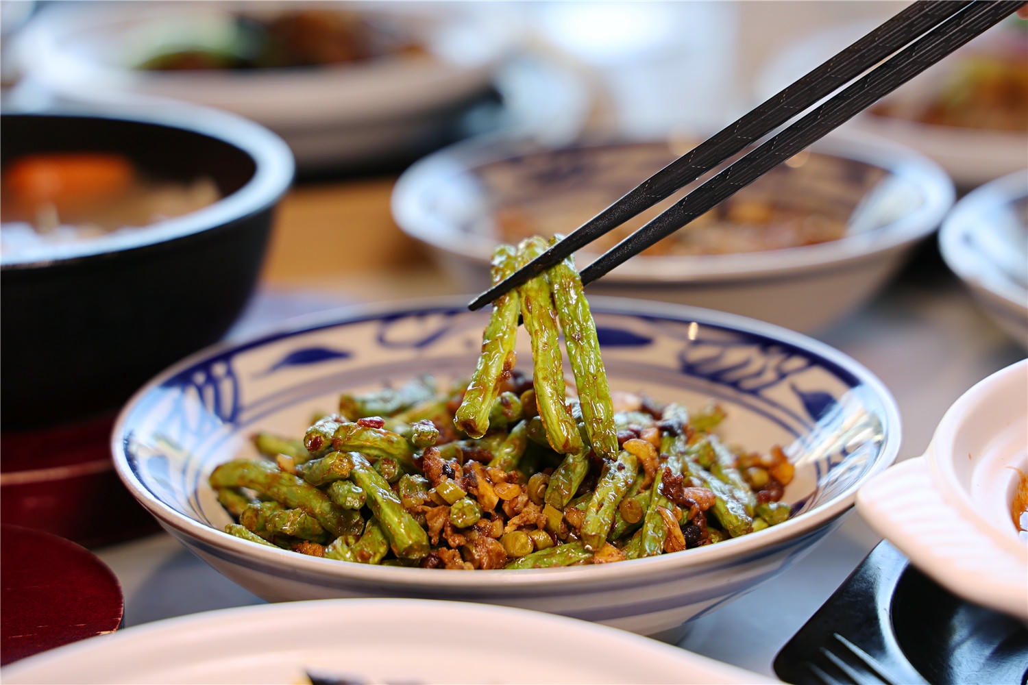 台南美食-遇山茶 老火雞湯(新市店) 最對味的佰元川菜丨平日還有套餐供應~