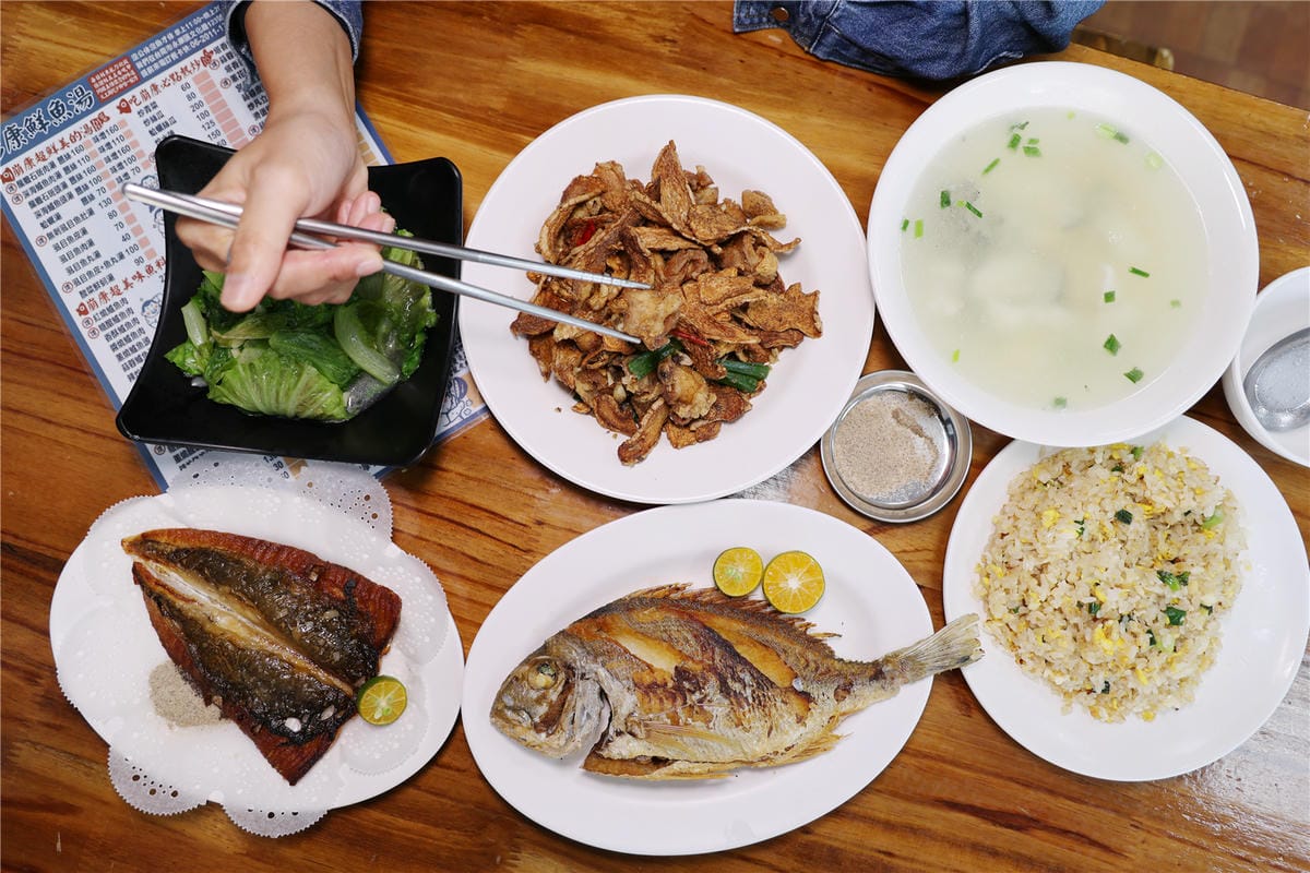 台南美食-彭康鮮魚湯 不僅是鮮魚湯!? 還是在地人平價熱炒料理廚房