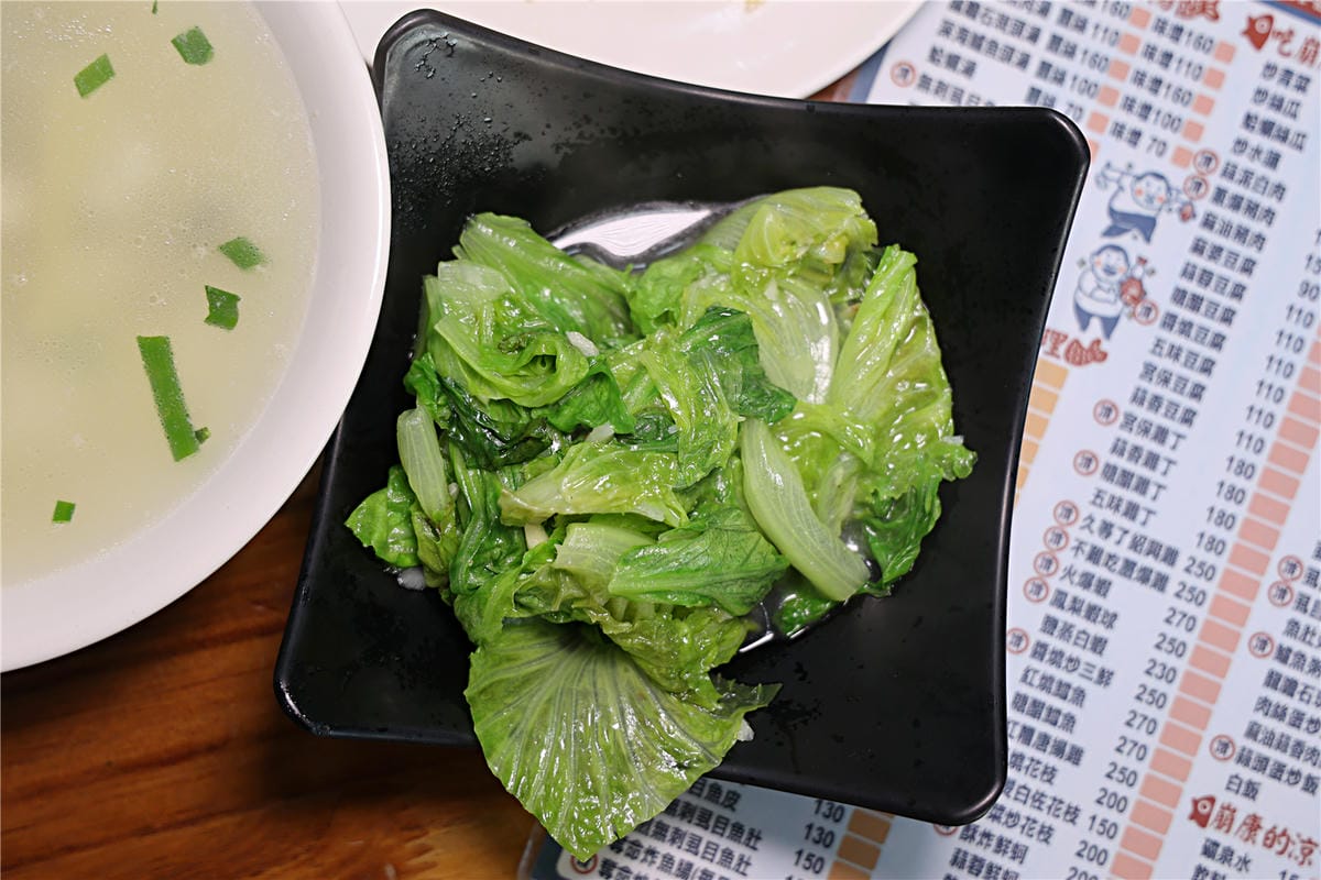 台南美食-彭康鮮魚湯 不僅是鮮魚湯!? 還是在地人平價熱炒料理廚房