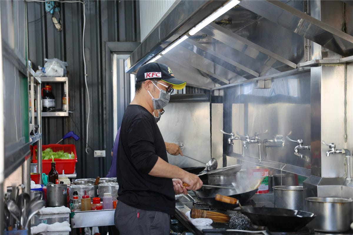 台南美食-彭康鮮魚湯 不僅是鮮魚湯!? 還是在地人平價熱炒料理廚房