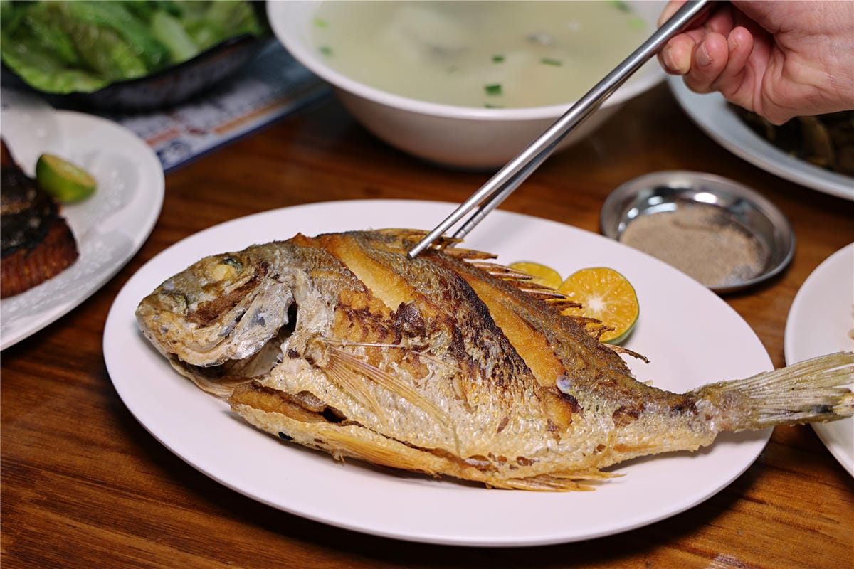 台南美食-彭康鮮魚湯 不僅是鮮魚湯!? 還是在地人平價熱炒料理廚房