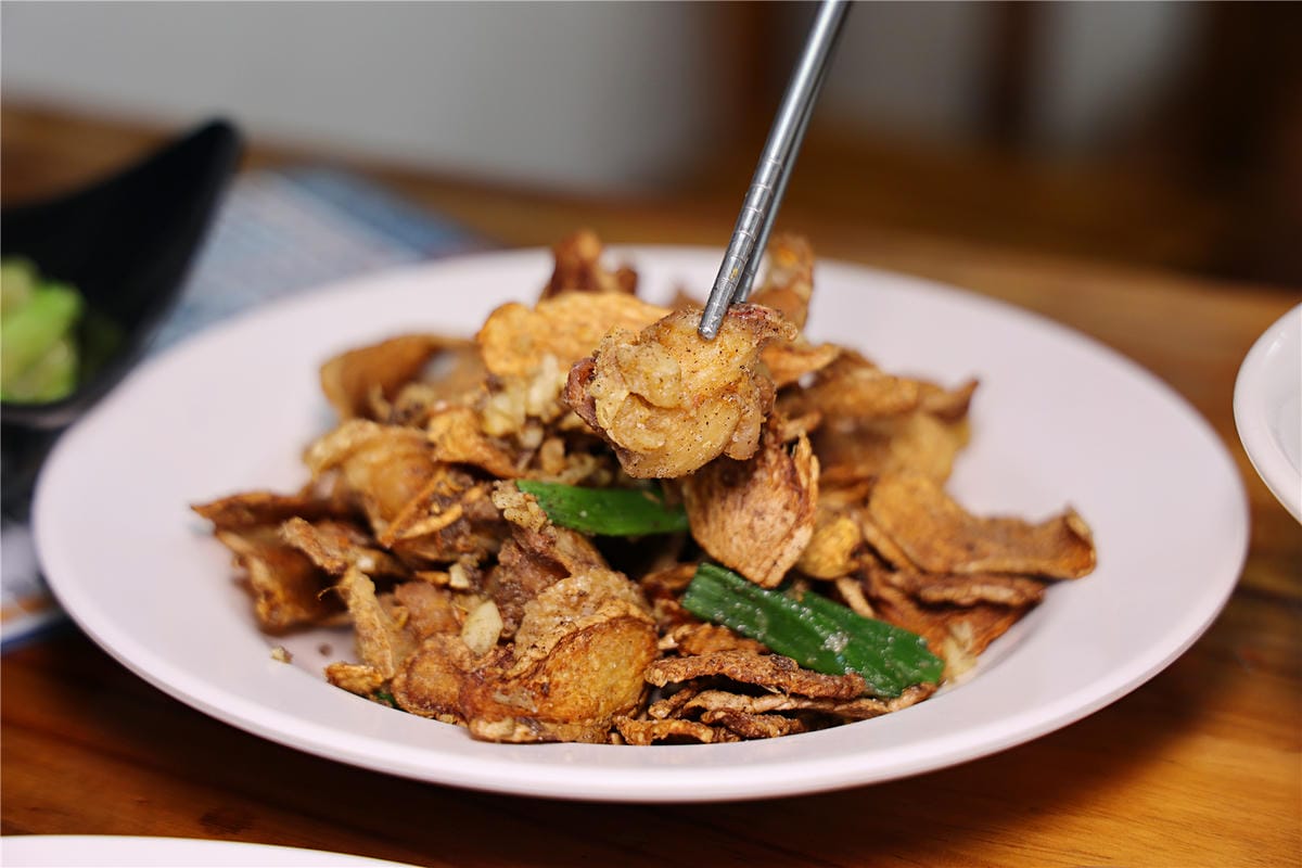 台南美食-彭康鮮魚湯 不僅是鮮魚湯!? 還是在地人平價熱炒料理廚房