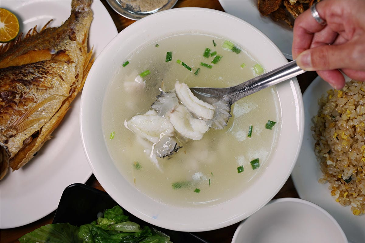 台南美食-彭康鮮魚湯 不僅是鮮魚湯!? 還是在地人平價熱炒料理廚房