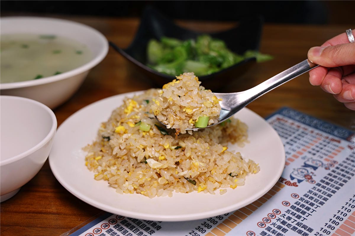 台南美食-彭康鮮魚湯 不僅是鮮魚湯!? 還是在地人平價熱炒料理廚房