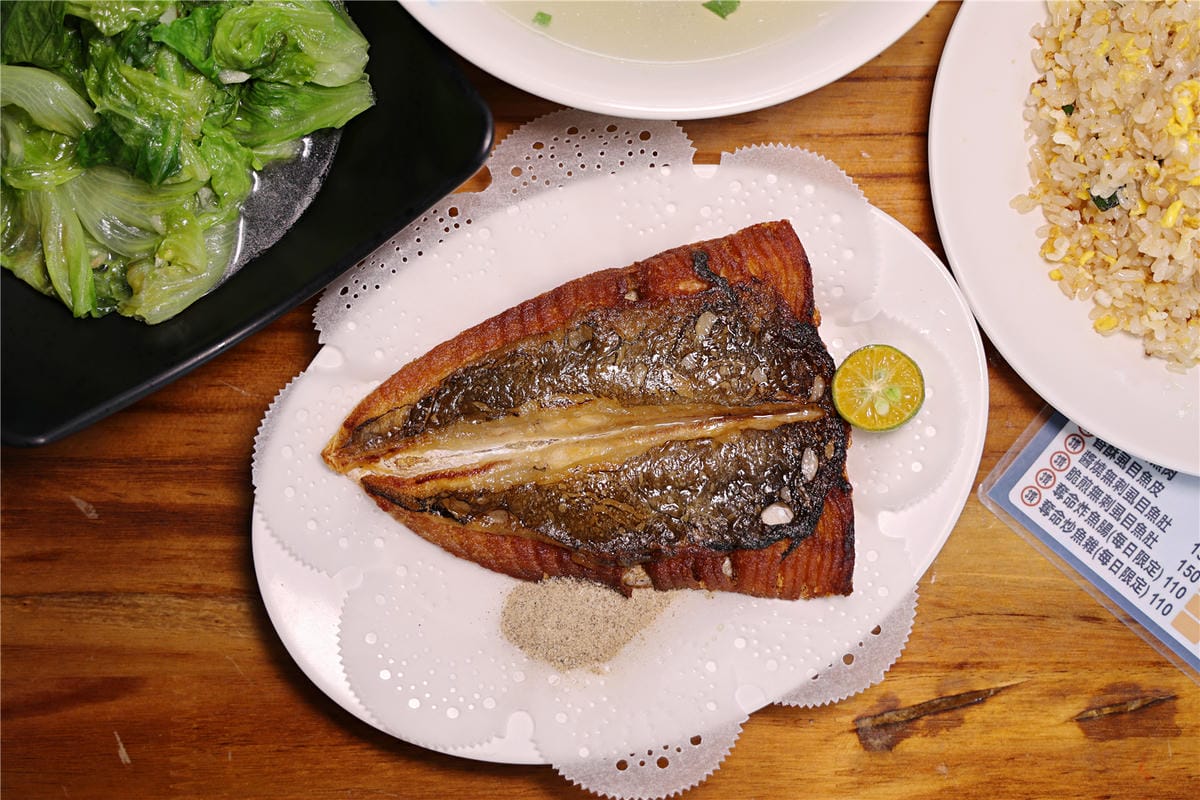 台南美食-彭康鮮魚湯 不僅是鮮魚湯!? 還是在地人平價熱炒料理廚房