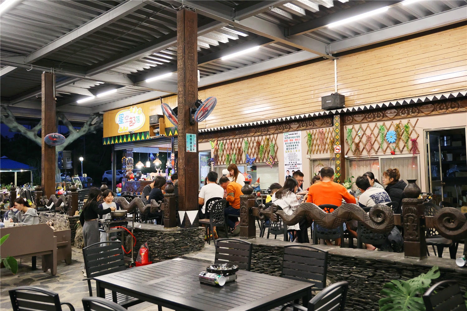 屏東美食-星空部落 景觀休閒餐廳 百萬夜景餐廳丨獨創紅藜麵包雞沒預訂還吃不到!?