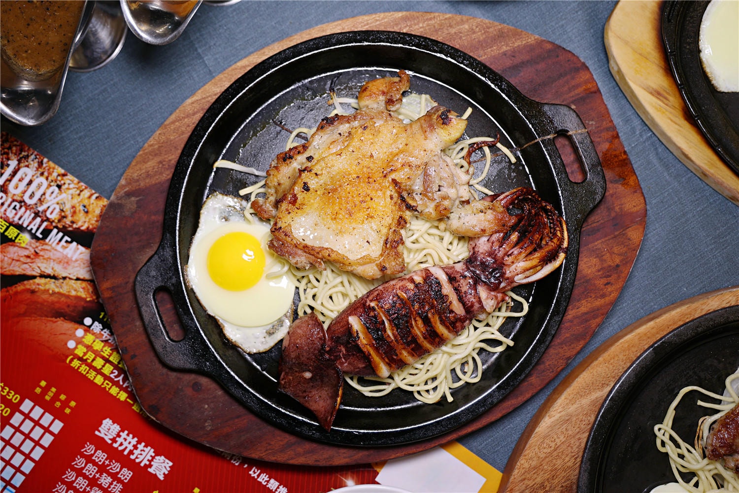 高雄美食-驚蟄洋食坊 牛.豬.雞.魷魚 雙主餐自由拼丨自助吧無限享用吃到飽