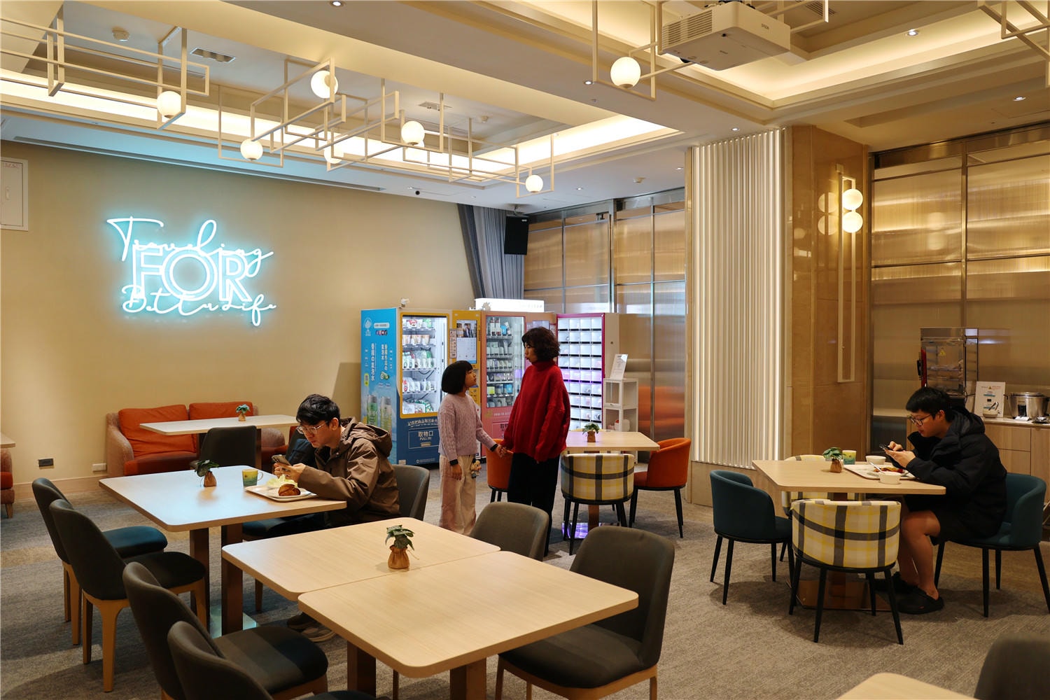 桃園住宿-福容徠旅(林口店) 重新改裝價格更親民!? 豐盛早餐任你吃~ 招牌美味可頌不容錯過!!
