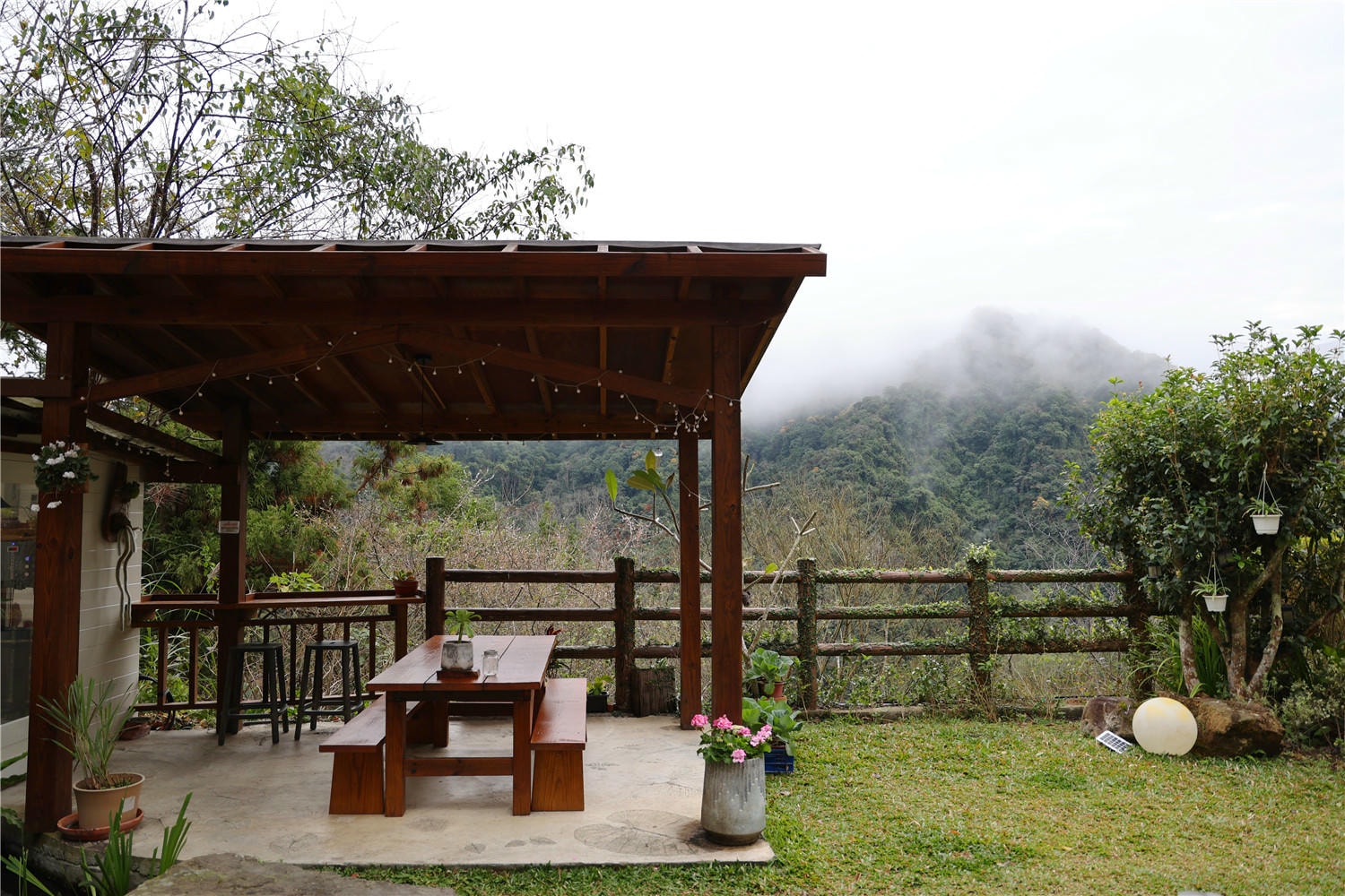 苗栗住宿-山行寄野 佇足於綠林山坡上的鄉野民宿丨傾聽自然悅耳的鳥鳴聲