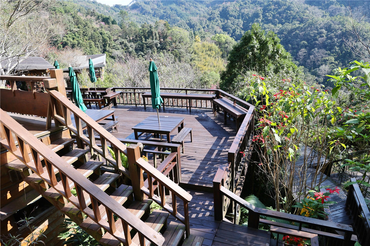 苗栗美食-山行玫瑰 隱身山林之中的美味午茶時光丨現烤鬆餅.風味美食及特調飲品 - 第2張圖 苗栗美食-山行玫瑰 隱身山林之中的美味午茶時光丨現烤鬆餅.風味美食及特調飲品