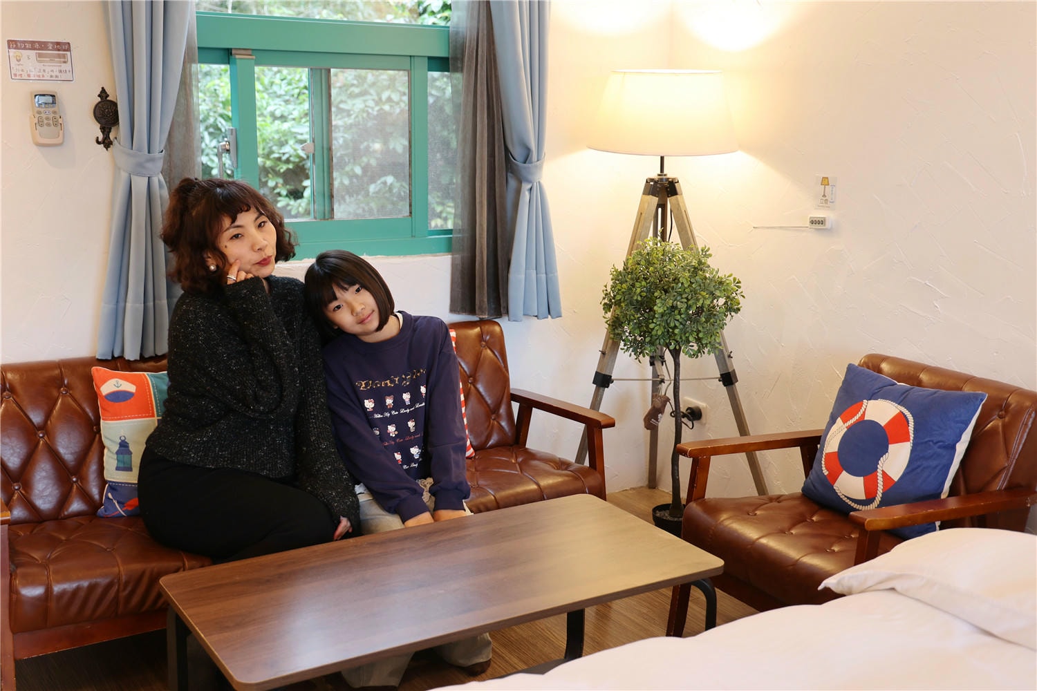 苗栗住宿-南庄橄欖樹咖啡民宿 走進迷霧森林裡的童話小屋丨萌寵貓咪是你的玩伴還是僕人!?