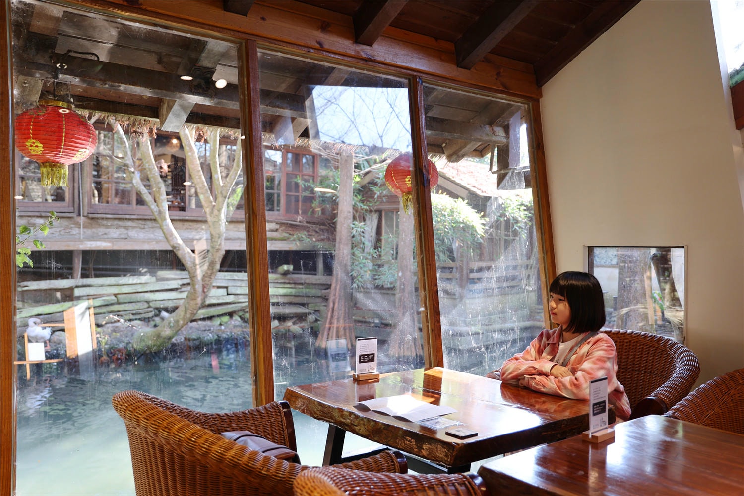 苗栗住宿-卓也小屋度假園區 藏身於森林裡的江南古厝丨體驗藍染DIY藝術創作