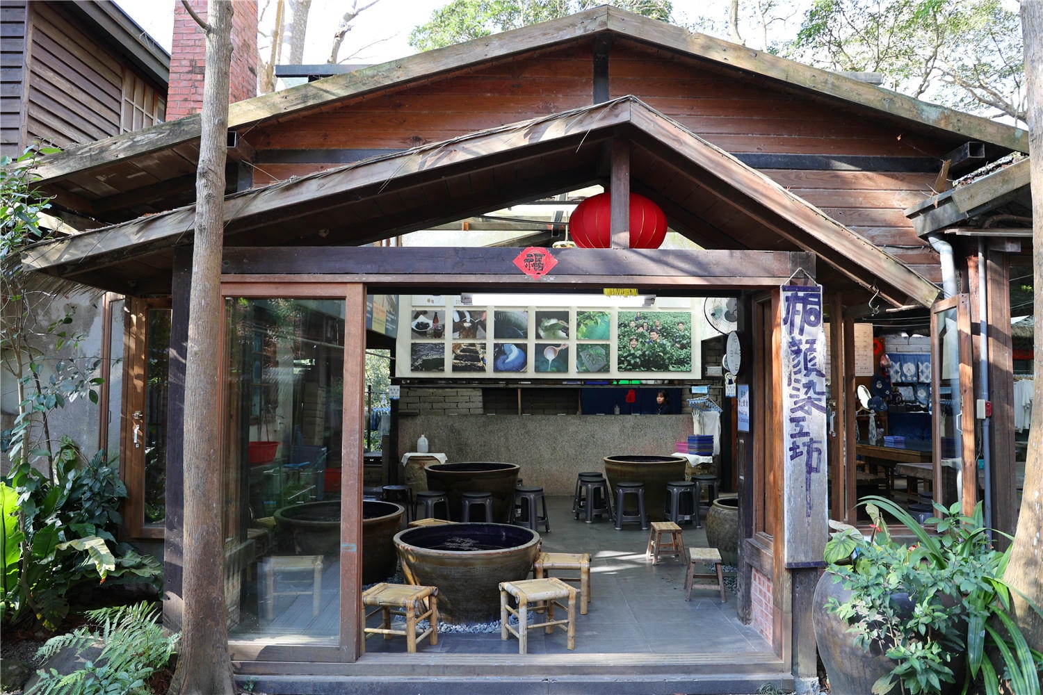 苗栗住宿-卓也小屋度假園區 藏身於森林裡的江南古厝丨體驗藍染DIY藝術創作 - 第5張圖 苗栗住宿-卓也小屋度假園區 藏身於森林裡的江南古厝丨體驗藍染DIY藝術創作