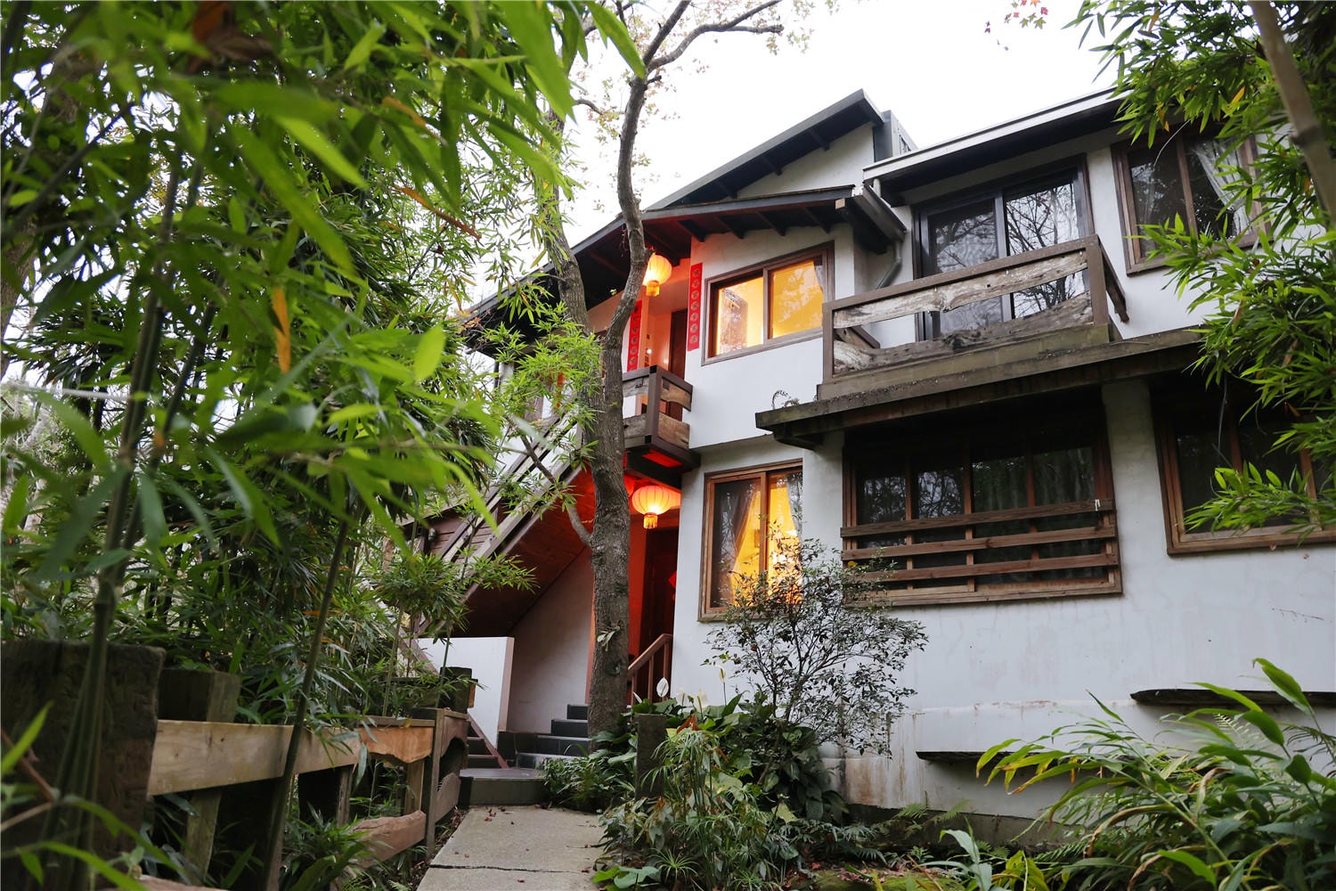 苗栗住宿-卓也小屋度假園區 藏身於森林裡的江南古厝丨體驗藍染DIY藝術創作