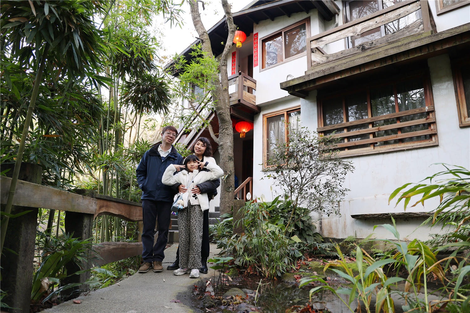 苗栗住宿-卓也小屋度假園區 藏身於森林裡的江南古厝丨體驗藍染DIY藝術創作