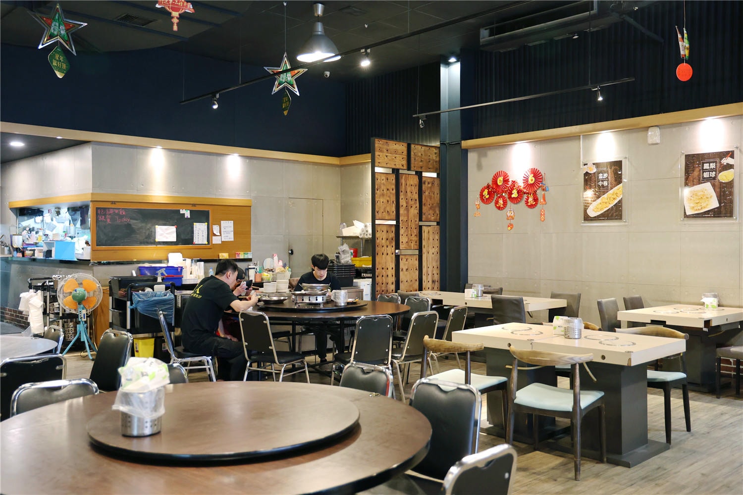 台南美食-久久家常菜熱炒乾鍋 平價熱炒.燒烤家庭料理 冰箱必魯整個就是超佛心價!?