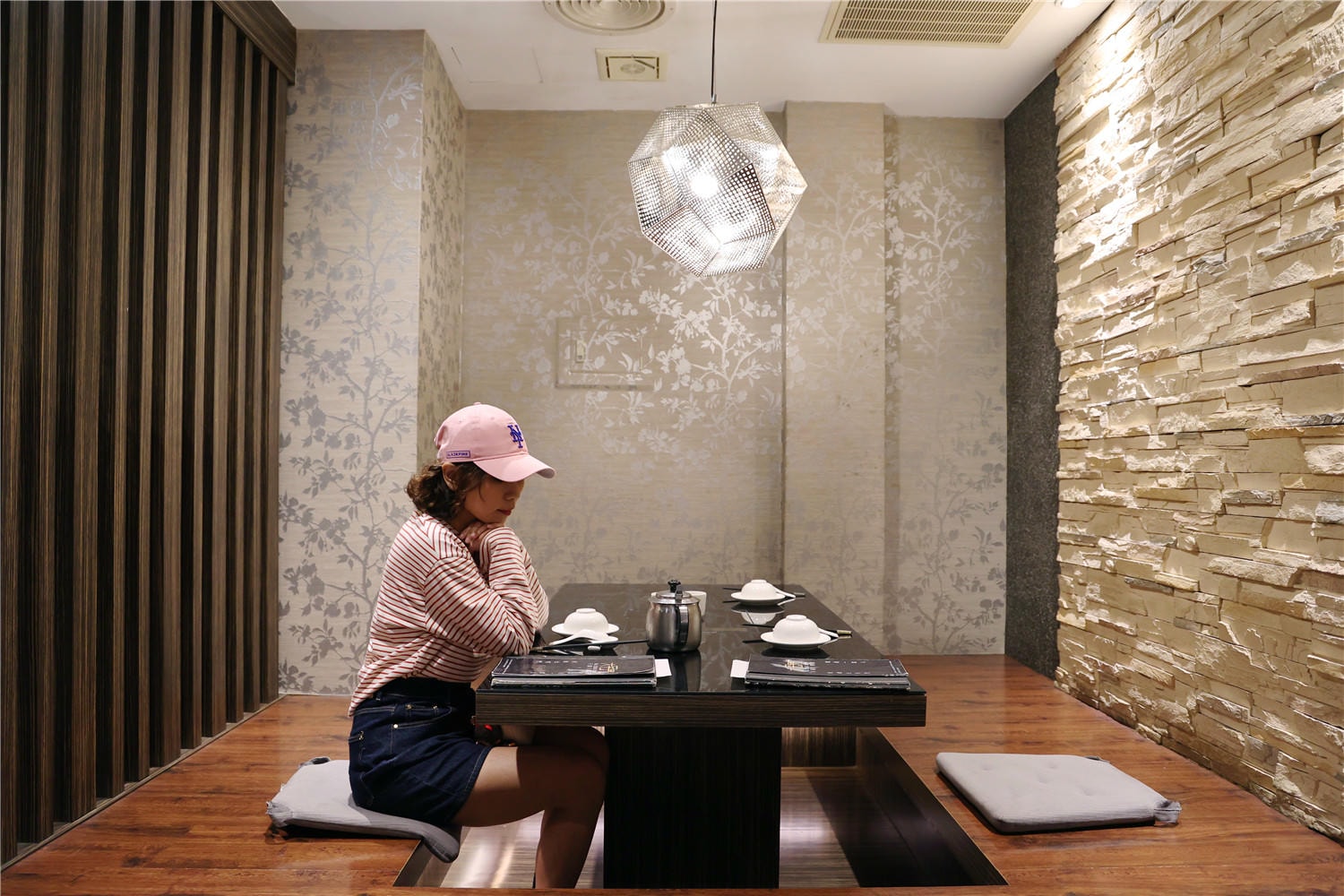 高雄美食-大宅門乾鍋鴨頭 一鍋兩吃川味乾鍋鴨頭 多道熱炒料理小朋友也能吃的很開心~