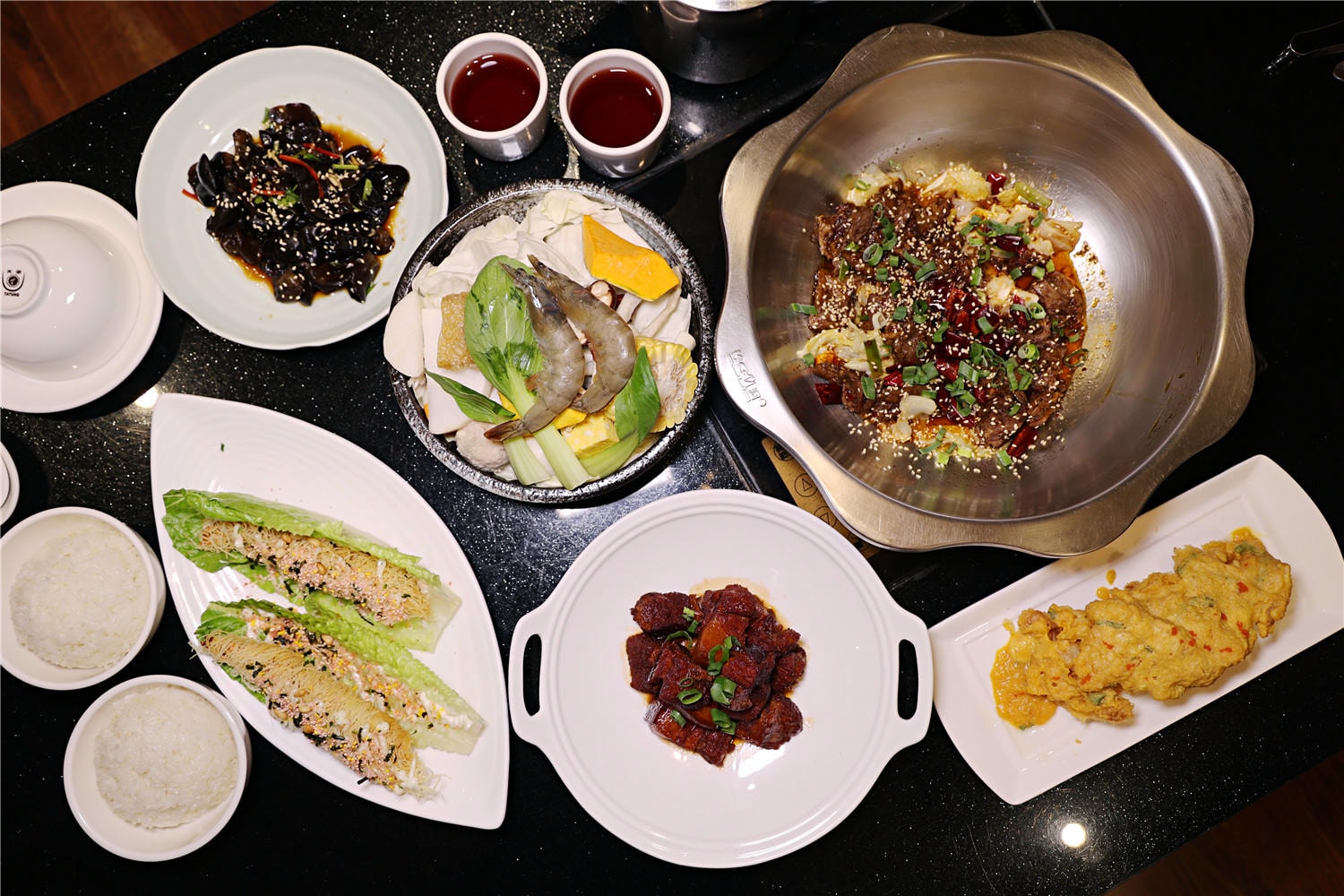 高雄美食-大宅門乾鍋鴨頭 一鍋兩吃川味乾鍋鴨頭 多道熱炒料理小朋友也能吃的很開心~