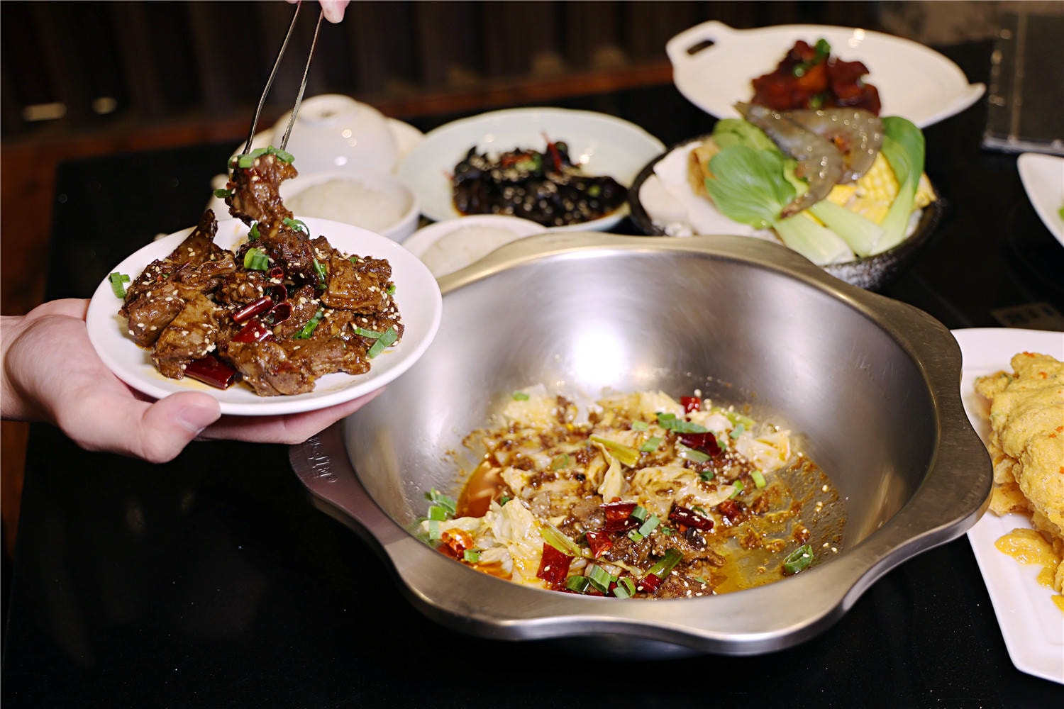 高雄美食-大宅門乾鍋鴨頭 一鍋兩吃川味乾鍋鴨頭 多道熱炒料理小朋友也能吃的很開心~