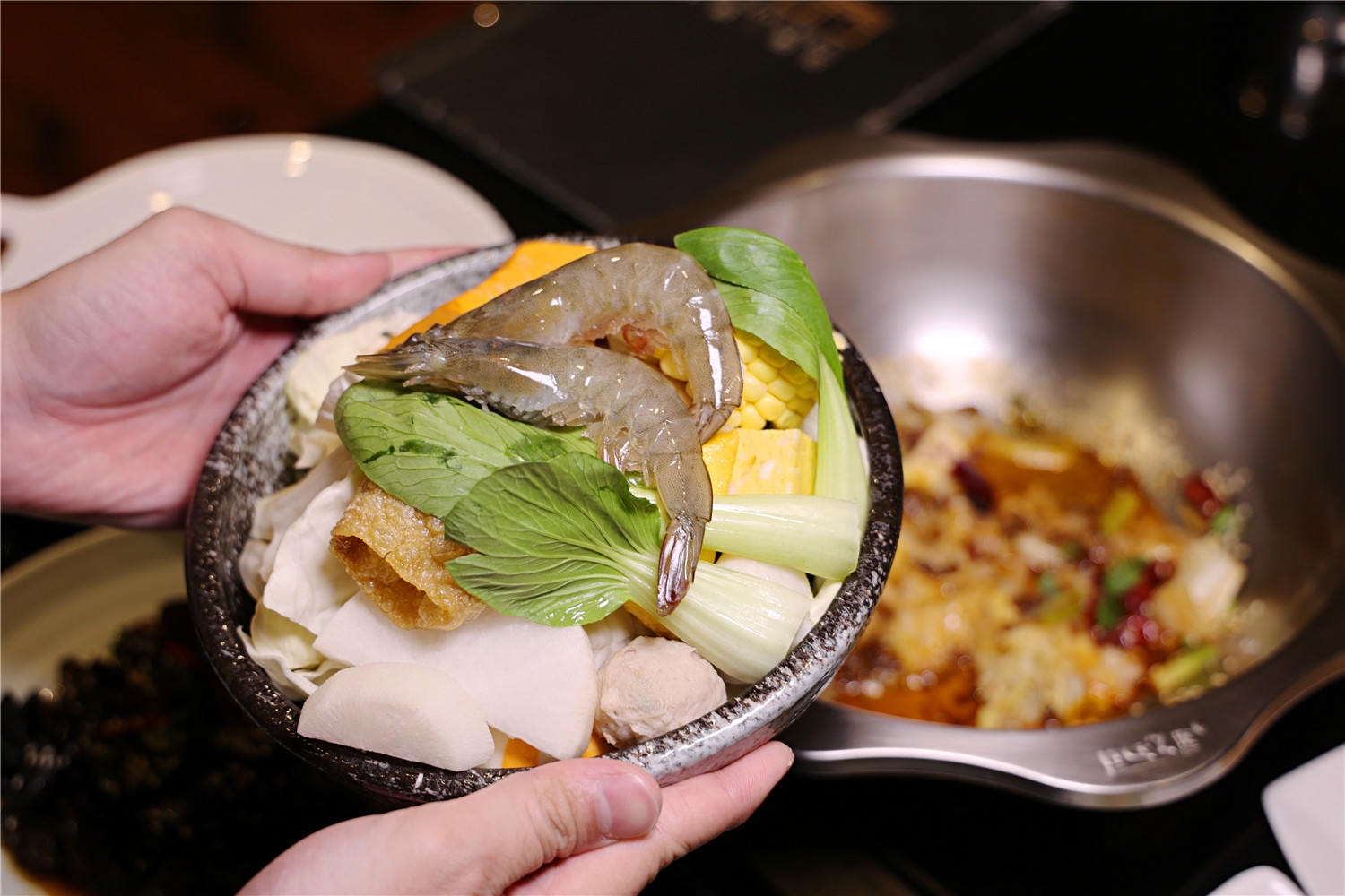 高雄美食-大宅門乾鍋鴨頭 一鍋兩吃川味乾鍋鴨頭 多道熱炒料理小朋友也能吃的很開心~