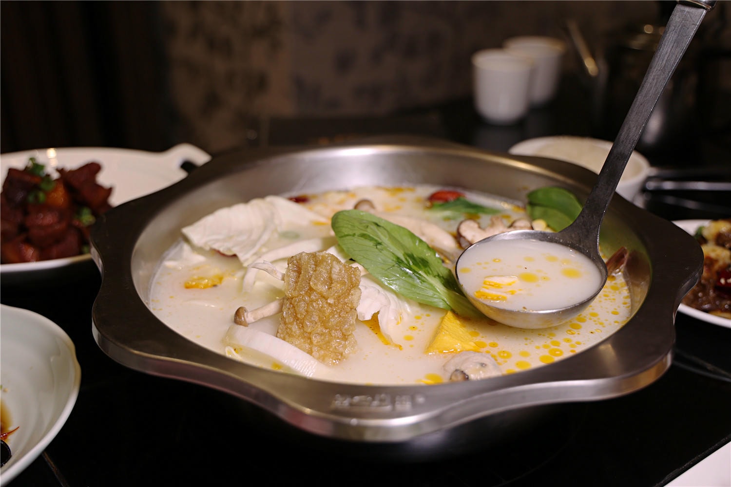 高雄美食-大宅門乾鍋鴨頭 一鍋兩吃川味乾鍋鴨頭 多道熱炒料理小朋友也能吃的很開心~