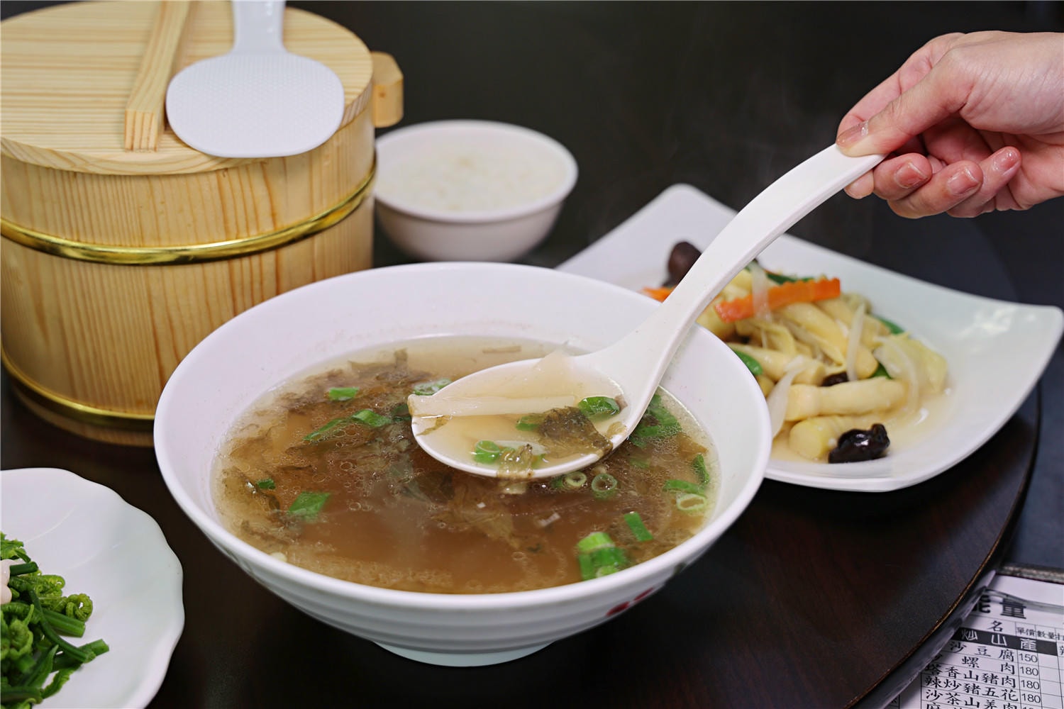 台南美食-能量甕仔雞 老字號祖傳秘法醃製甕仔雞!? 老饕最愛的筍殼魚也吃的到!!