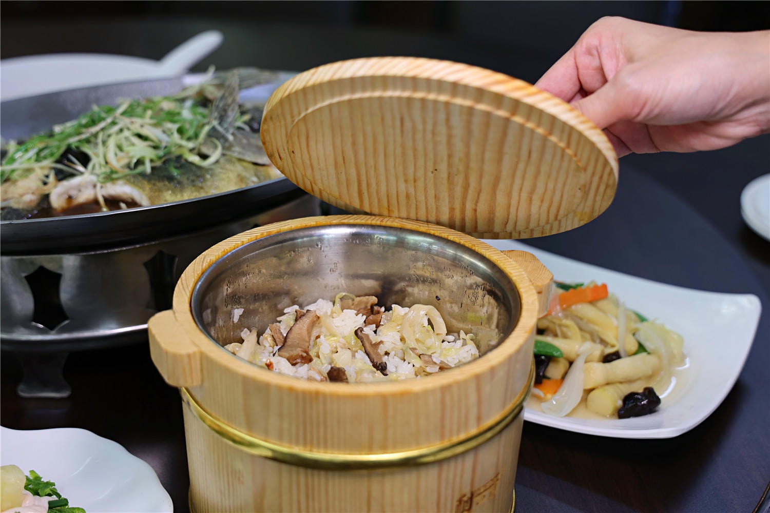 台南美食-能量甕仔雞 老字號祖傳秘法醃製甕仔雞!? 老饕最愛的筍殼魚也吃的到!!