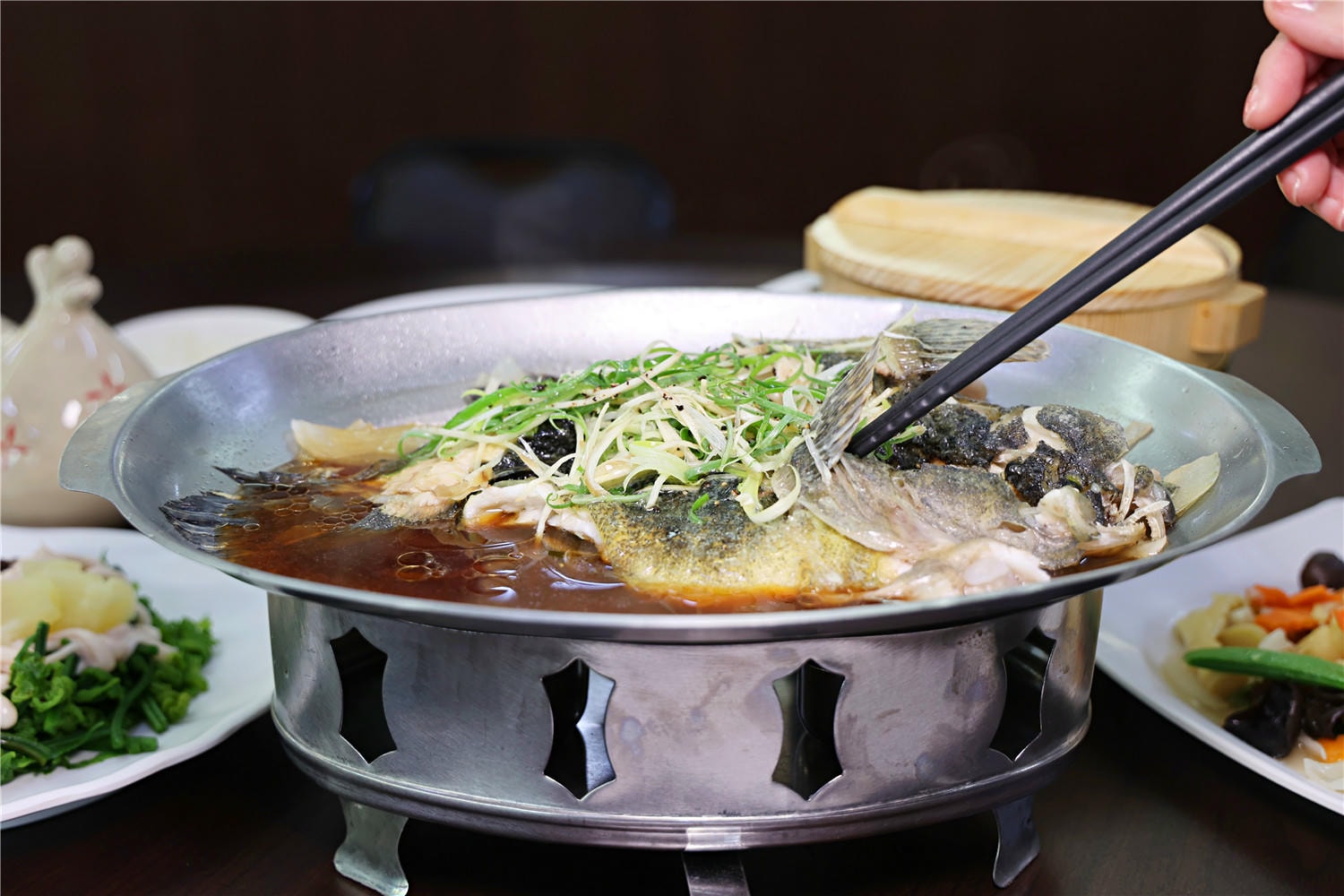 台南美食-能量甕仔雞 老字號祖傳秘法醃製甕仔雞!? 老饕最愛的筍殼魚也吃的到!!