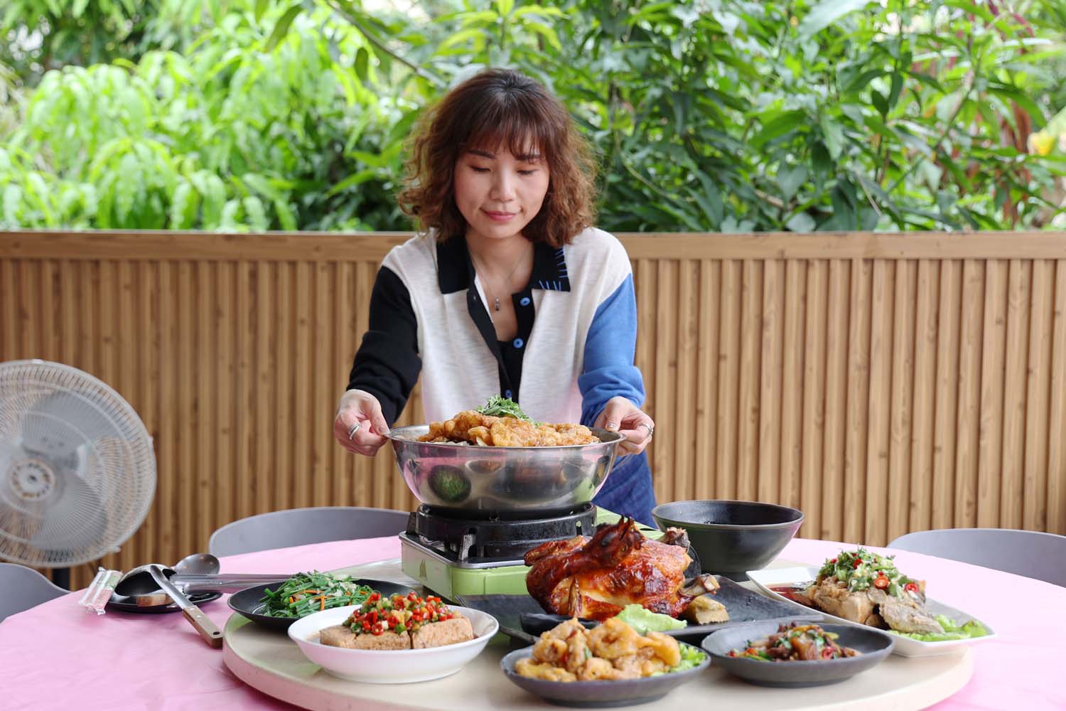 台南美食-高一砂鍋魚頭 在地人激推的隱藏版食堂! 蔗香桶子雞.魷魚螺肉蒜.熱炒料理
