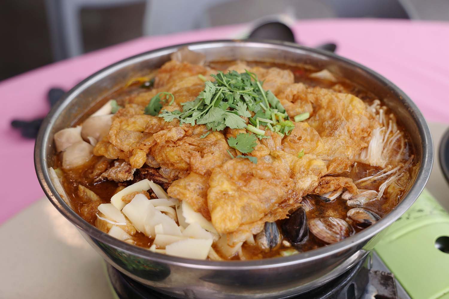 台南美食-高一砂鍋魚頭 在地人激推的隱藏版食堂! 蔗香桶子雞.魷魚螺肉蒜.熱炒料理