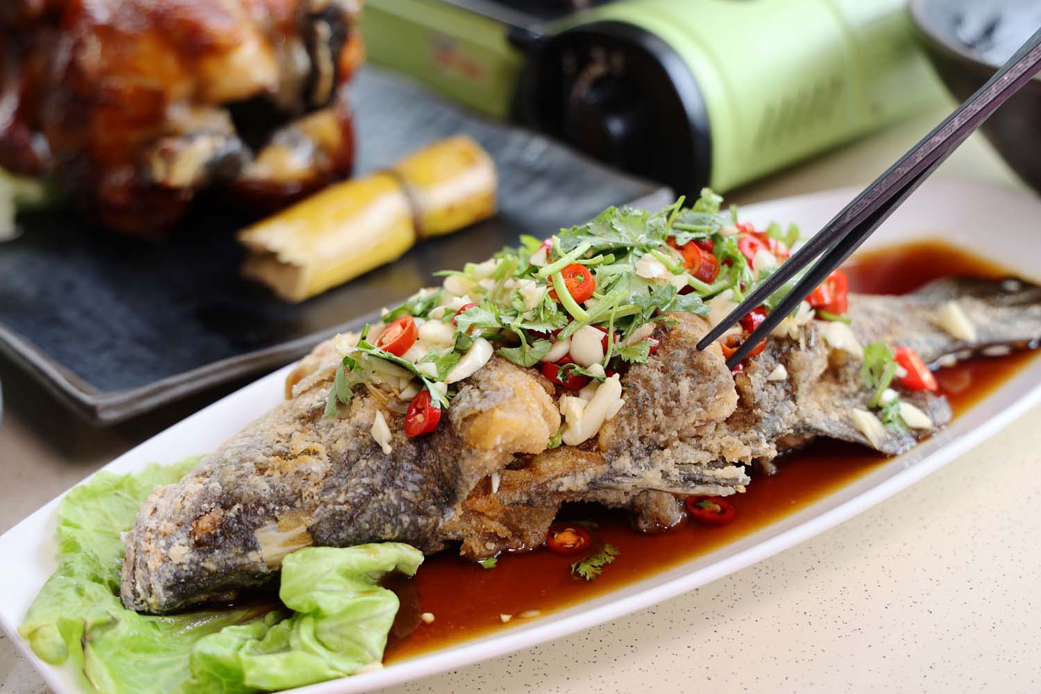 台南美食-高一砂鍋魚頭 在地人激推的隱藏版食堂! 蔗香桶子雞.魷魚螺肉蒜.熱炒料理