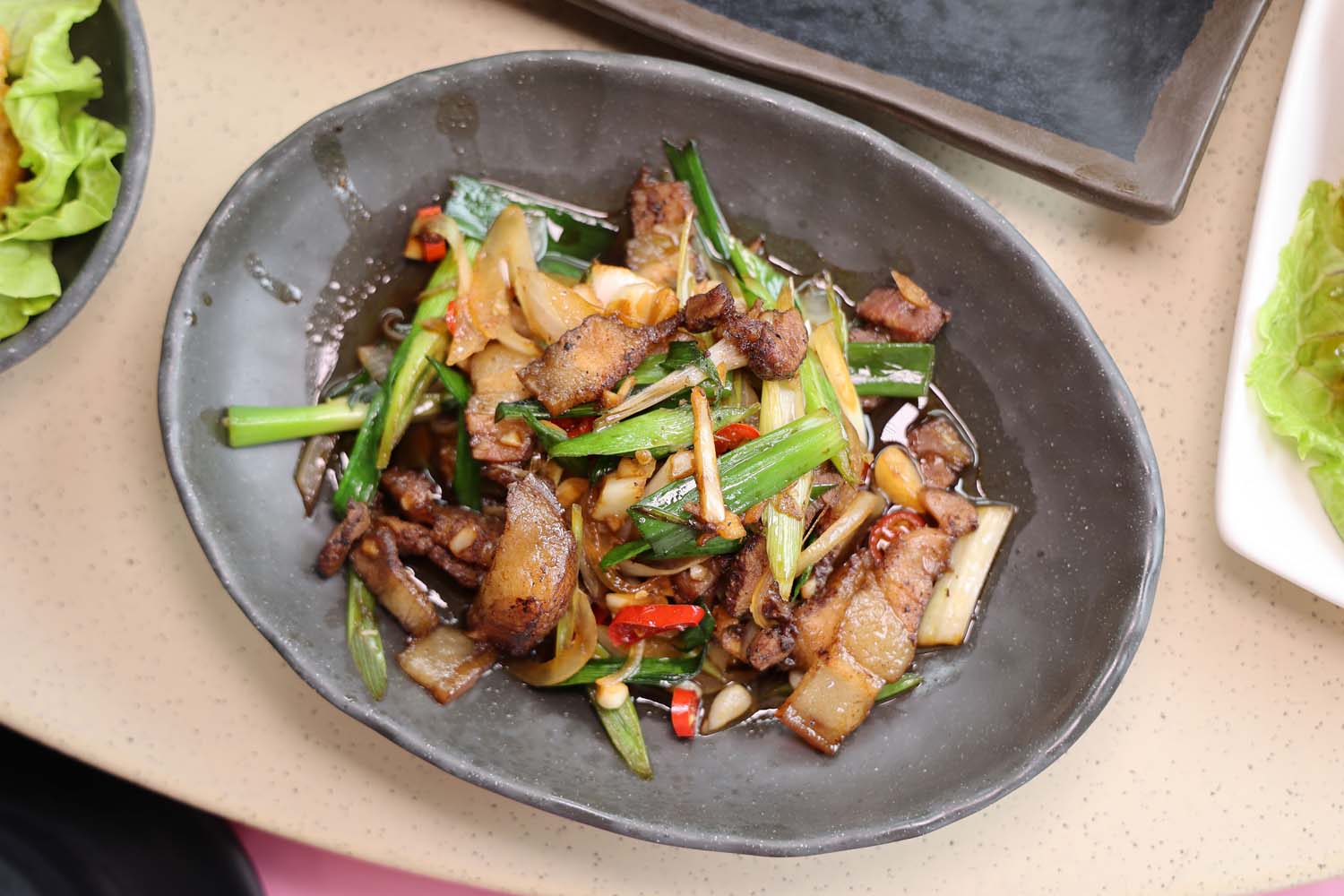 台南美食-高一砂鍋魚頭 在地人激推的隱藏版食堂! 蔗香桶子雞.魷魚螺肉蒜.熱炒料理