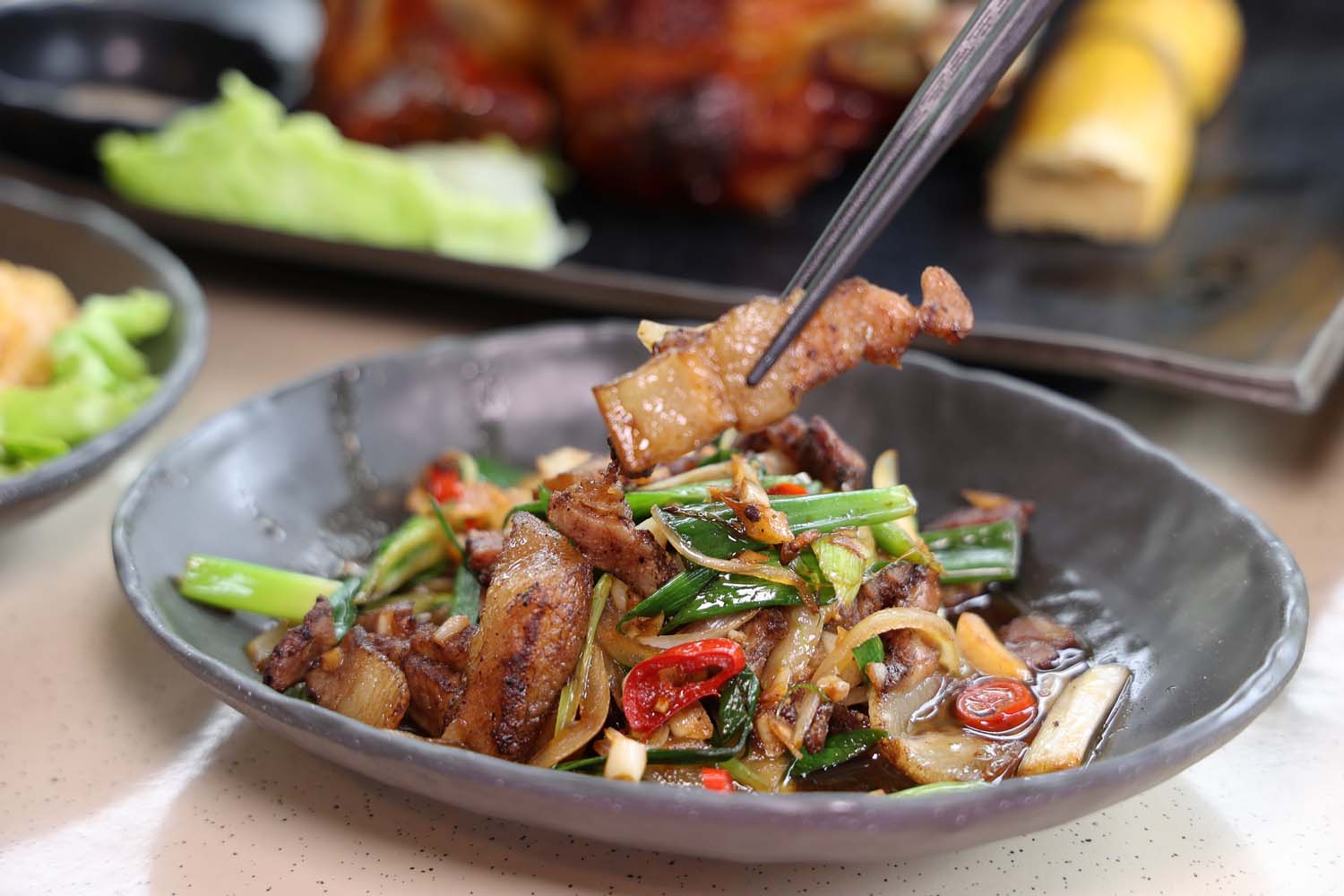 台南美食-高一砂鍋魚頭 在地人激推的隱藏版食堂! 蔗香桶子雞.魷魚螺肉蒜.熱炒料理