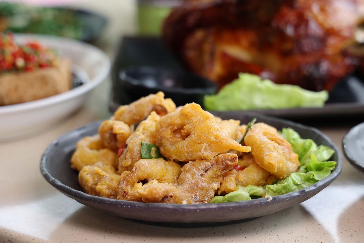 台南美食-高一砂鍋魚頭 在地人激推的隱藏版食堂! 蔗香桶子雞.魷魚螺肉蒜.熱炒料理