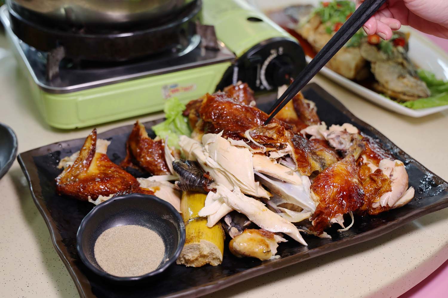台南美食-高一砂鍋魚頭 在地人激推的隱藏版食堂! 蔗香桶子雞.魷魚螺肉蒜.熱炒料理