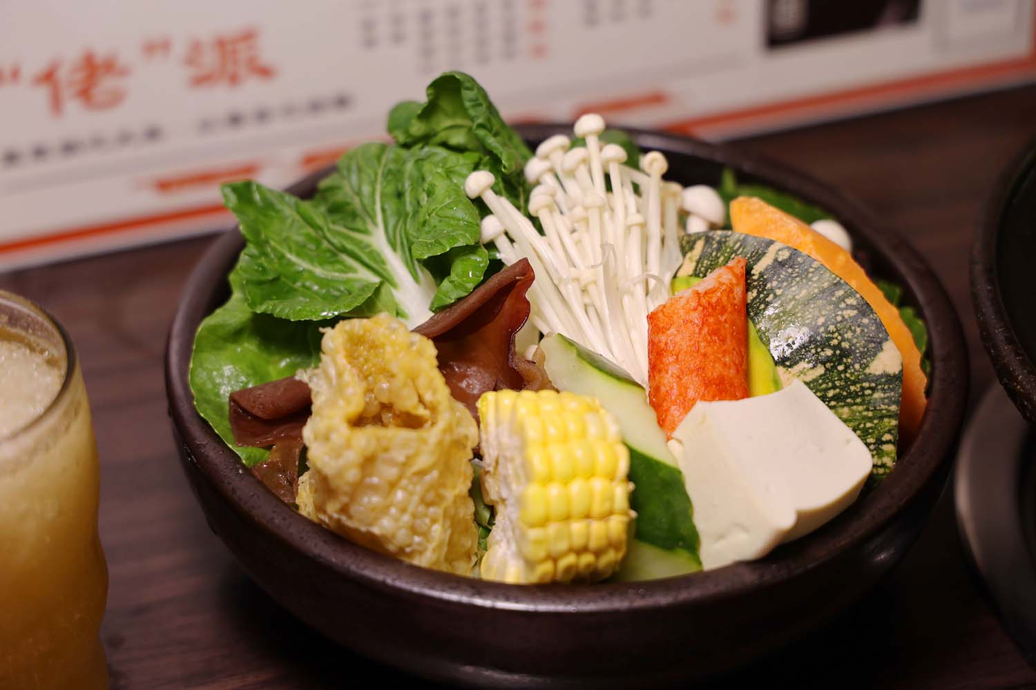 高雄美食-佬饕私鍋 岡山不只有羊肉!? 老宅爆炒石頭鍋丨私房雞湯鍋