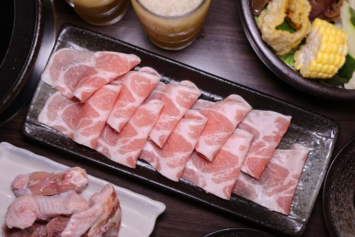 高雄美食-佬饕私鍋 岡山不只有羊肉!? 老宅爆炒石頭鍋丨私房雞湯鍋