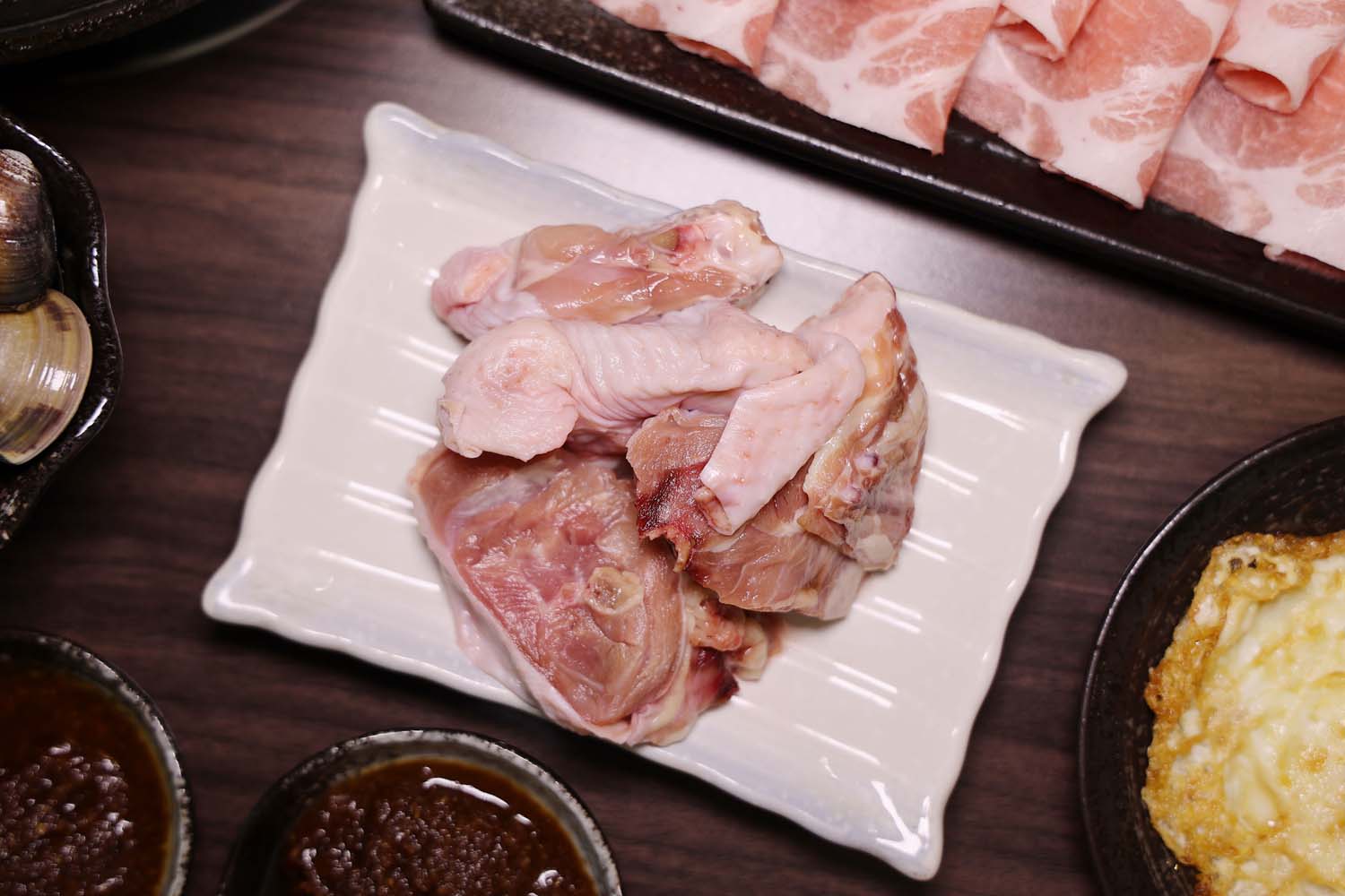 高雄美食-佬饕私鍋 岡山不只有羊肉!? 老宅爆炒石頭鍋丨私房雞湯鍋