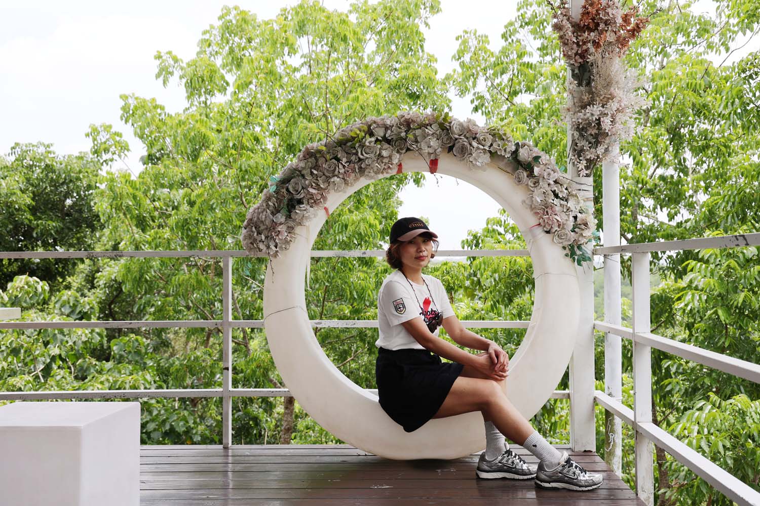台南美食-魔法森林景觀咖啡小餐館 森林系白色咖啡小屋丨享受270度山林視野美景