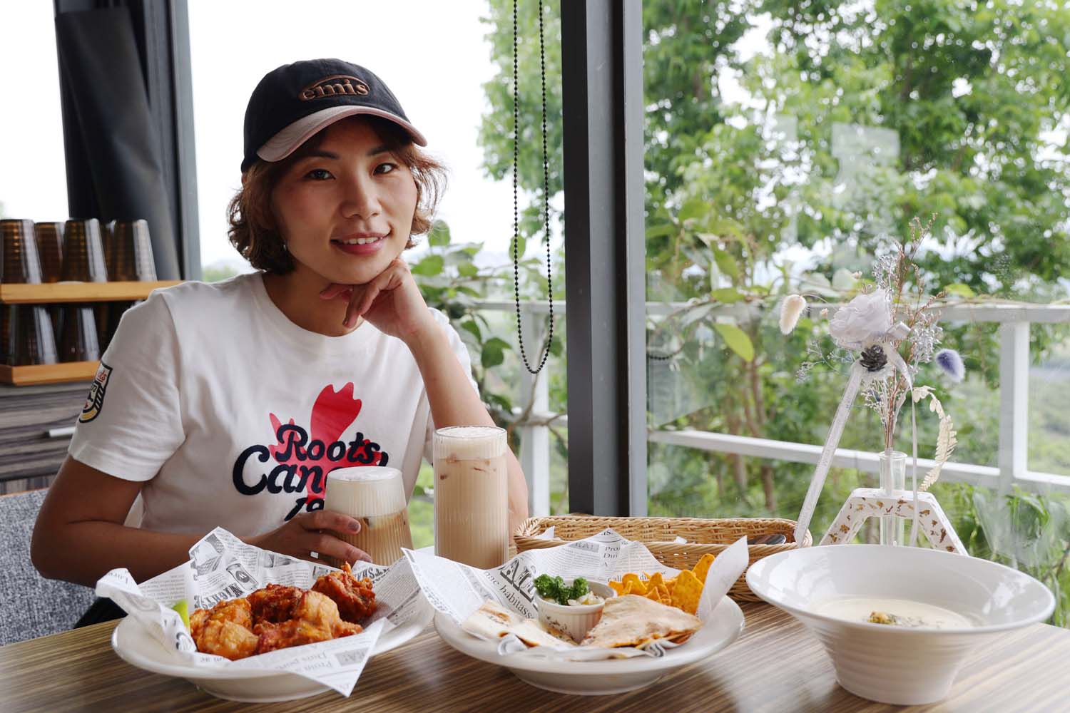台南美食-魔法森林景觀咖啡小餐館 森林系白色咖啡小屋丨享受270度山林視野美景