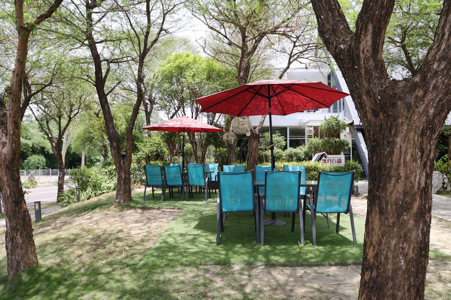 嘉義美食-楓丹白露cafe 隱身於科技園區內的質感景觀咖啡餐廳 - 第3張圖 嘉義美食-楓丹白露cafe 隱身於科技園區內的質感景觀咖啡餐廳
